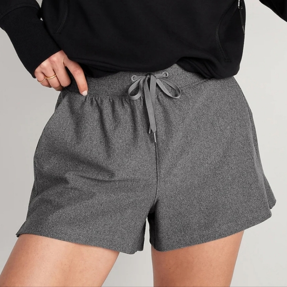 ๐ Old Navy 3" Inseam High-Waisted Powersoft Shorts Medium - Picture 2 of 9